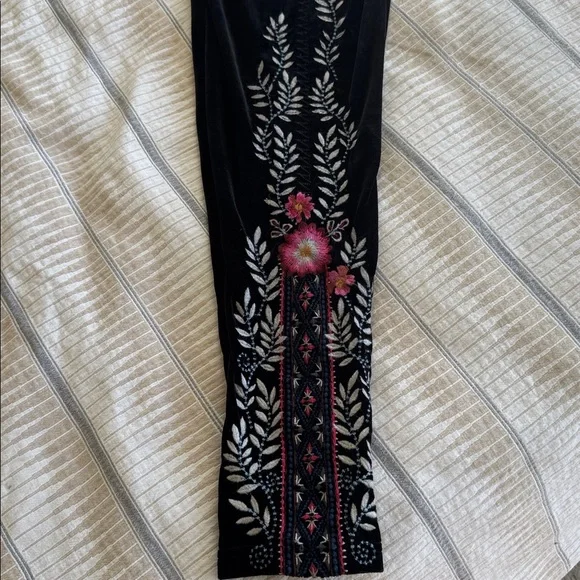 Johnny Was Stretch Velvet Embroidered Black Pants Size S - Picture 6 of 9